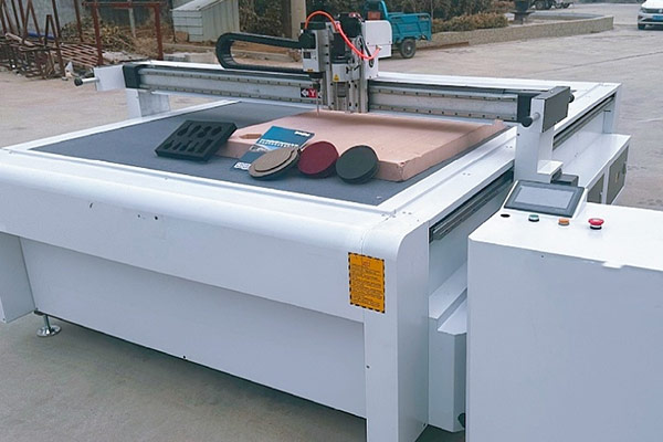 Hengsheng CNC Vibrating Blade Cutting Machine: A Great Cutting Assistant for the Sofa Industry